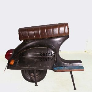 BAJAJ CHETAK SCOOTER REPURPOSED AS SEATING