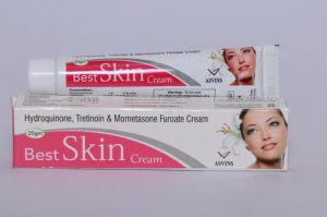 Hydroquinone Tretinoin and Mometasone Furoate Cream