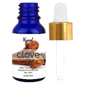 Clove essential oil