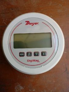 DWYER DM-1104 DIGIMAG DIFFERENTIAL PRESSURE GAUGE