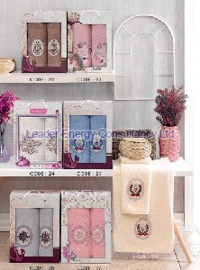 2 Piece 3D Embroidered Towel Set