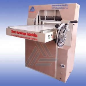 Zig Zag Cloth Cutting Machine