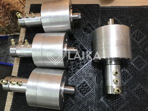 Hydraulic rotary cylinders