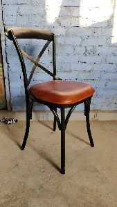 Cross metal chair with cushion