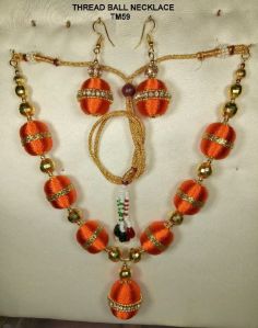 Thread Pipe Ball Necklace Set