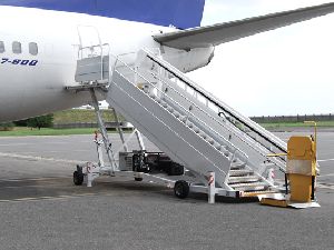 Ikaros Airplane Access Lift
