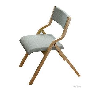 Wooden foldable chair