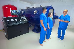 multiplace hyperbaric oxygen therapy chamber