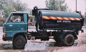 Sewage suction truck