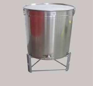 Honey storage tank