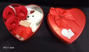 heart metal box with Teddy