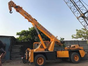 Escorts Hydraulic Crane