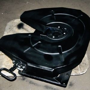 Fifth wheel coupling for trucks