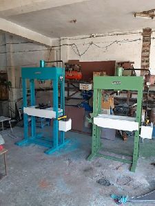 Hand Operated Hydraulic Press Machine