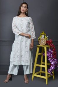 BLUE CHANDERI KURTA SET WITH APPLIQUE WORK