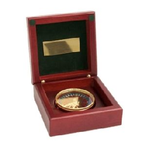 WOODEN GIFT BOX WITH COMPASS