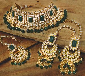 Kundan Choker Necklace Set (Green)