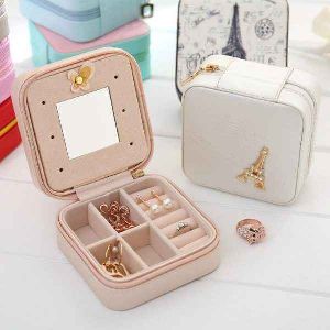 Pearl Travel Makeup Box