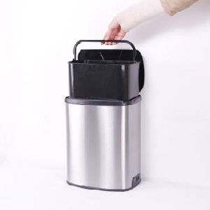 https://2.wlimg.com/product_images/bc-small/2020/6/3380074/hanbaz-stainless-steel-dustbin-1591180124-5464099.jpeg