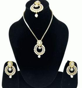 Beautfiul White Beads Necklace Set