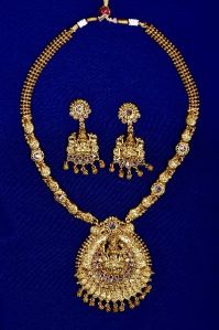 Antique Temple Reverse Ad Necklace Set