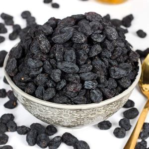 black raisins with seeds