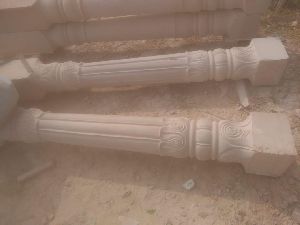 beige sandstone pillar