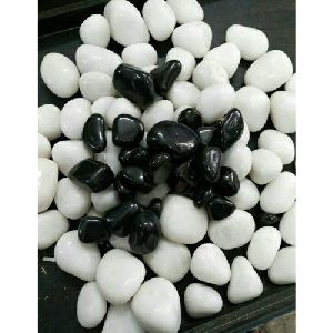 Black & White Quartz Pebble Stone
