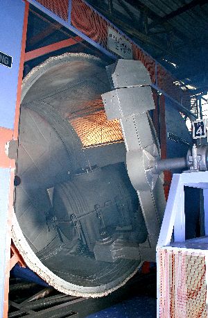 Shuttle Type Rotomoulding Machine