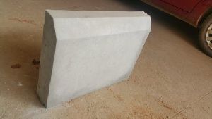 Concrete kerb stone