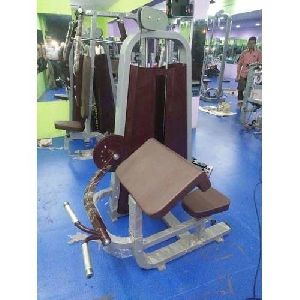 Preacher Curl Machine