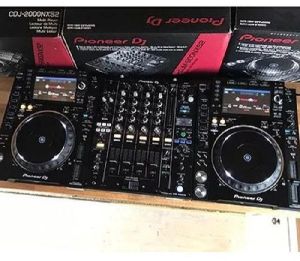 2x CDJ 2000 nexus2 DJ Mixer