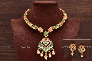 Necklace Set Multicolour With Pearl And Designs