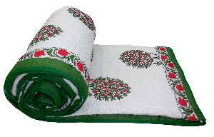 lightweight quilted floral print motifs quilt