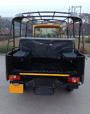 D+5 Three Wheeler