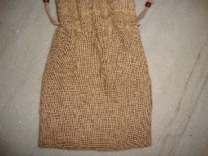 NATURAL JUTE POUCH WITH COTTON DRAWSTRING .