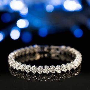 women three diamonds design bracelet