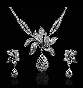 Beagutte Leaf Diamond Necklace Set