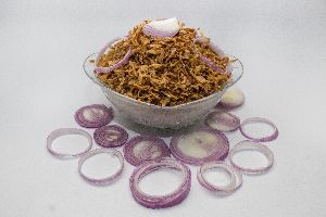 Dehydrated pink fried onion coated