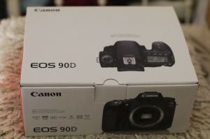 Canon EOS 90D DSLR Camera with 18-135 mm Lens Kit