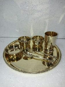 https://2.wlimg.com/product_images/bc-small/2021/4/4658372/brass-dinner-set-1617347200-5775807.jpeg