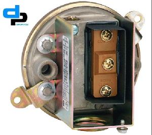 Dwyer Compact Low Differential Pressure Switch