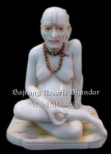swami samarth statue