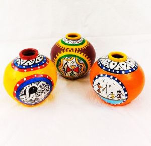 magnificent hand-painted clay home decoration pots set