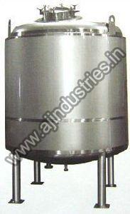 Double Jacketed Tank With Stirrer