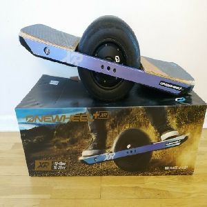 ONEWHEEL PLUS XR Scooter with CARBON Fiber Hoosier 105 Miles