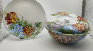 A set of hand painted Chinese casserole