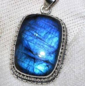 S106 Laboradite Pendant