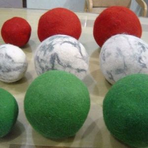 Wool felt ball rug