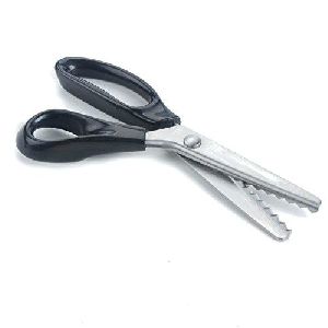 Toothed Tailoring Scissor